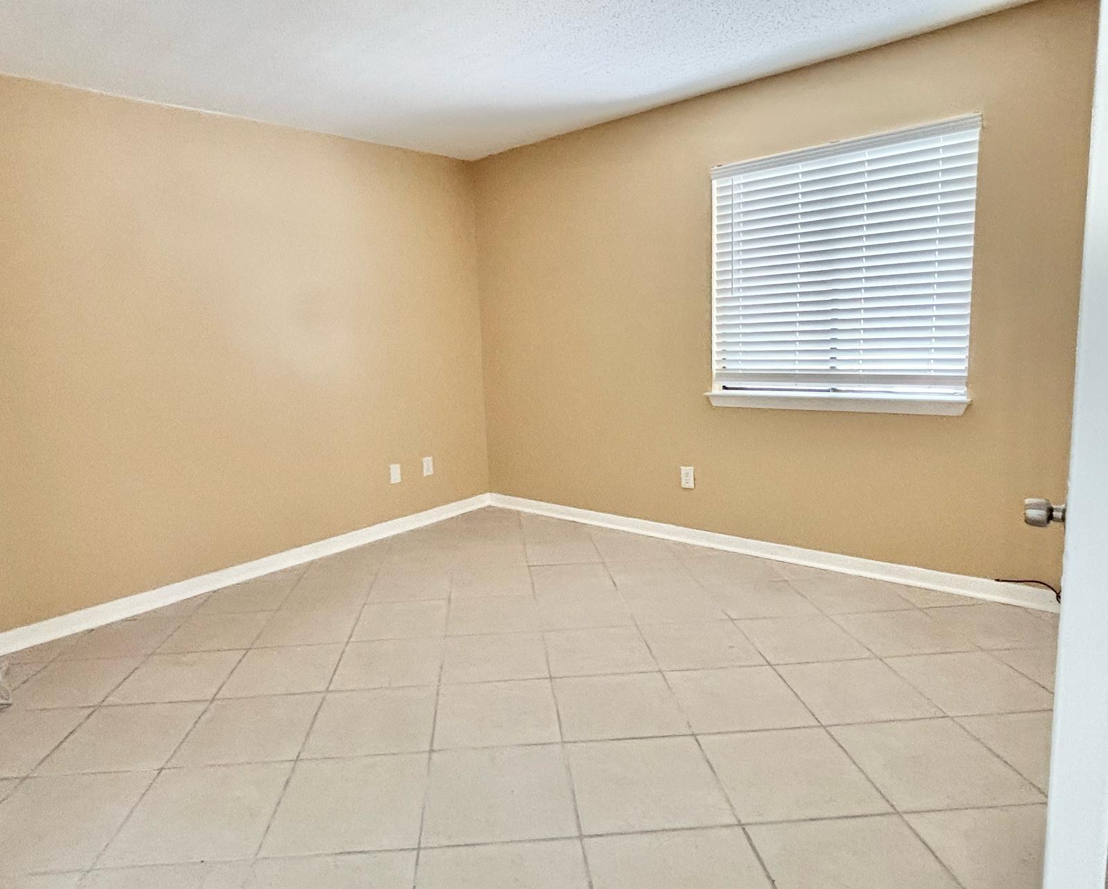 25 Blenheim Lane, Unit 4 Santa Rosa Beach, FL 32459 - Photo 10 of 13 a view of an empty room with a window
