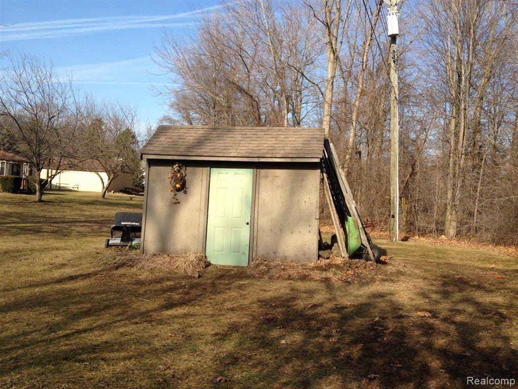 21645 Merriman Road New Boston, MI 48164 - Photo 5 of 16 Merriman 012.JPG