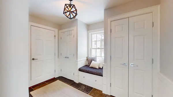 $2,000,000 | 860 West Street, Cornwall, VT 05753