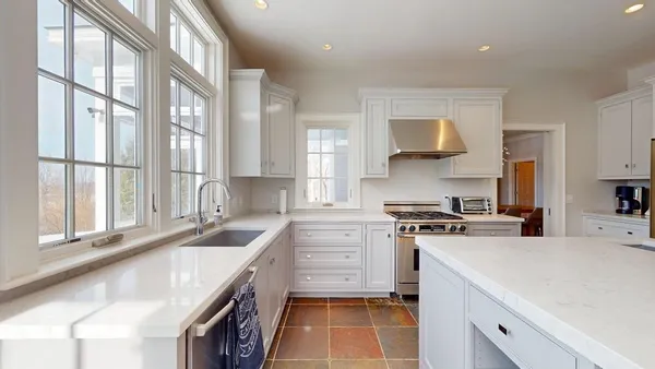 $2,000,000 | 860 West Street, Cornwall, VT 05753