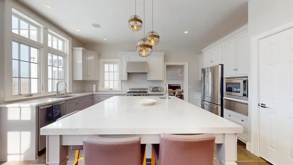 $2,000,000 | 860 West Street, Cornwall, VT 05753