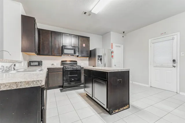 $2,450 | 7431 Foxwaithe Lane, Humble, TX 77338