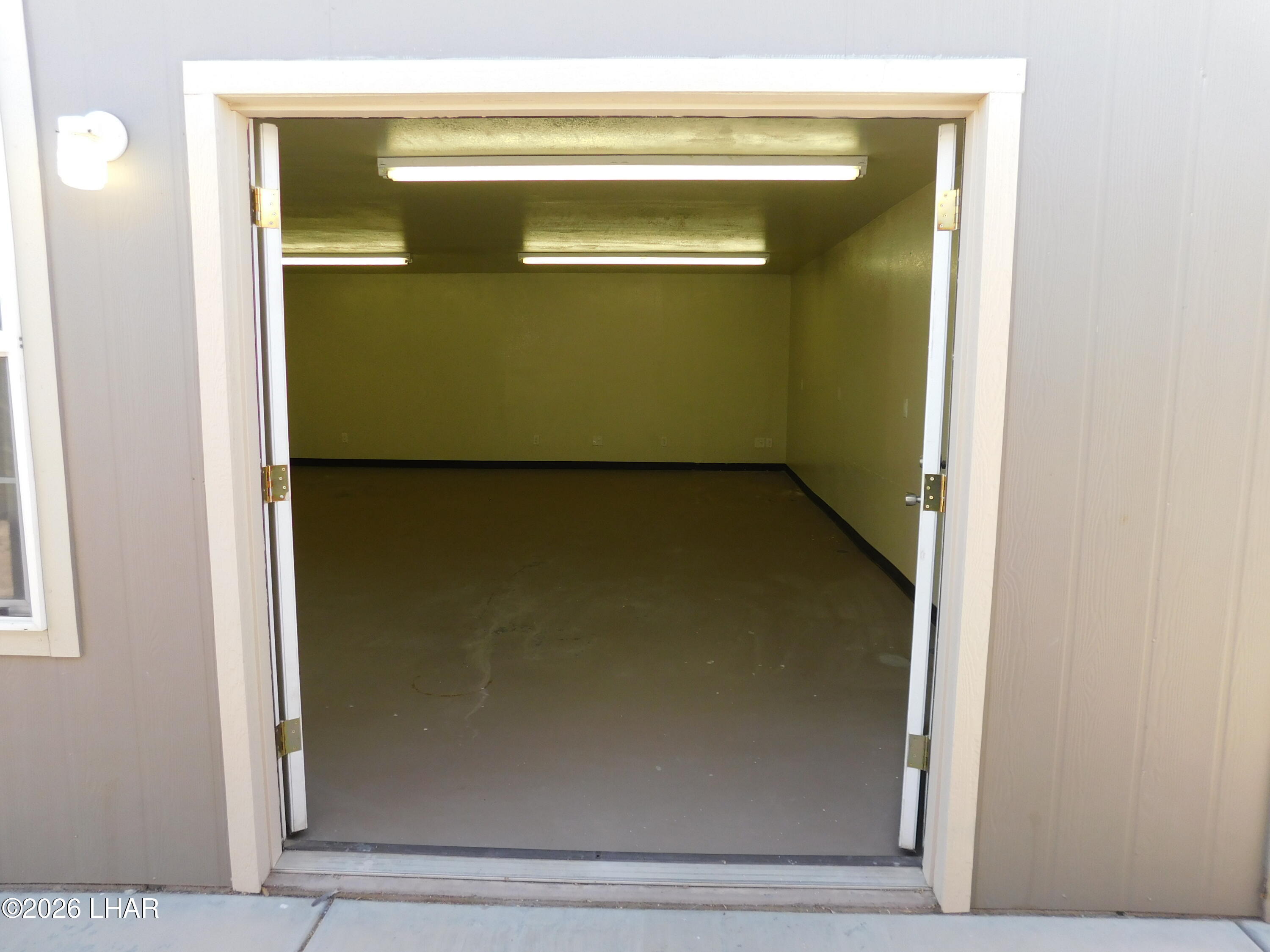 655 West Cowell Street Quartzsite, AZ 85346 - Photo 28 of 37 Multi-purpose building