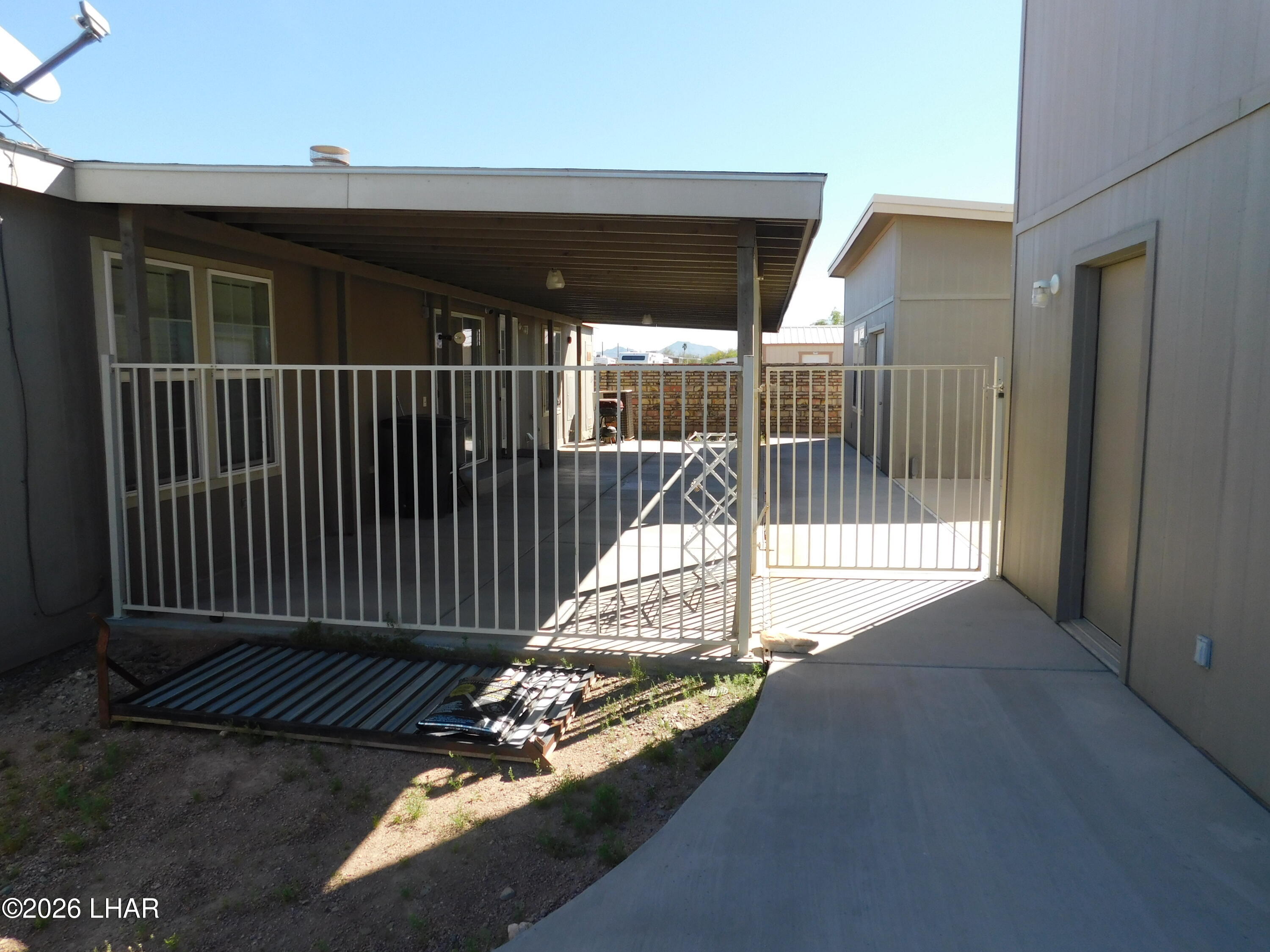 655 West Cowell Street Quartzsite, AZ 85346 - Photo 31 of 37 Back patio