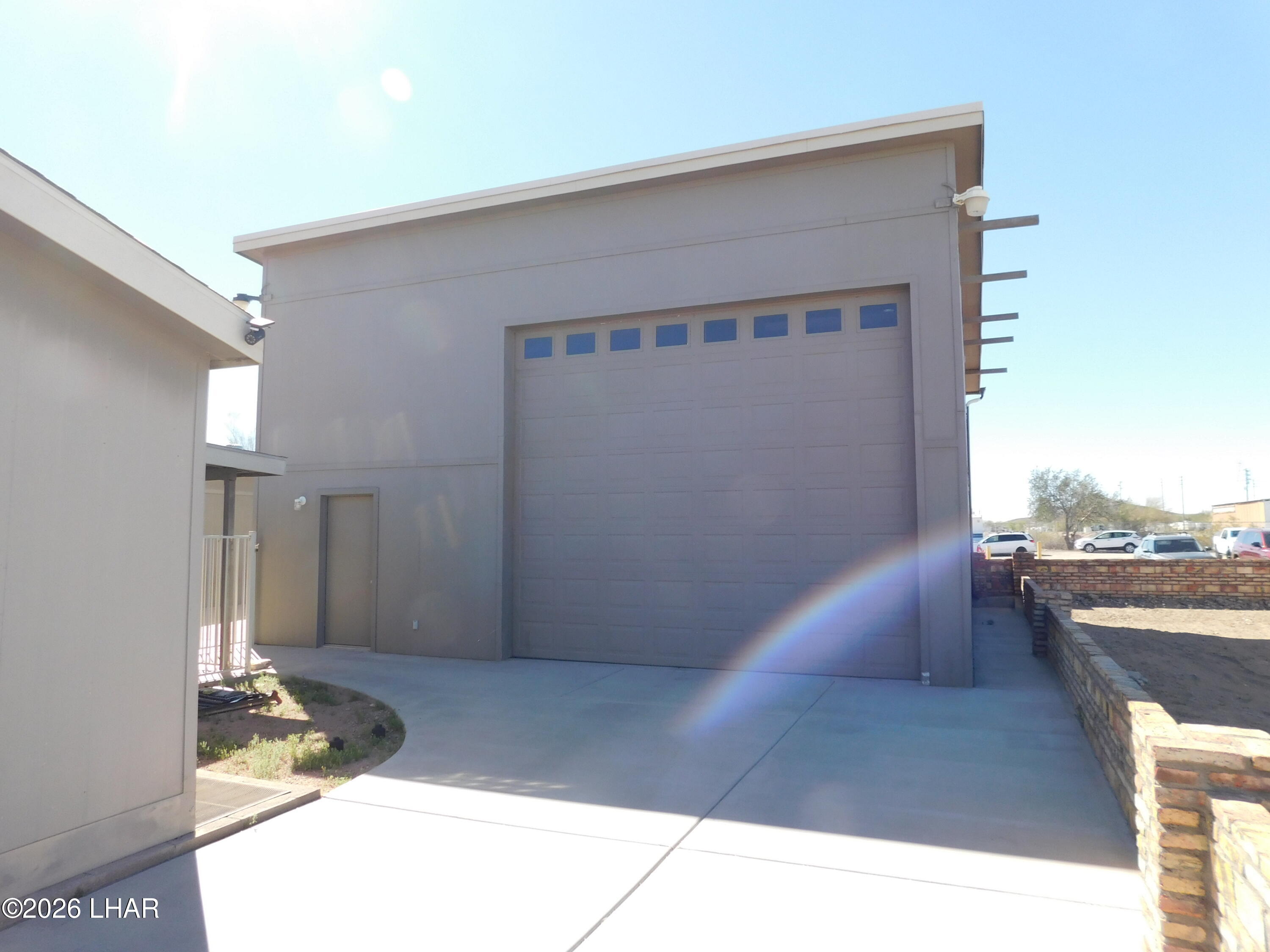 655 West Cowell Street Quartzsite, AZ 85346 - Photo 6 of 37 Large garage