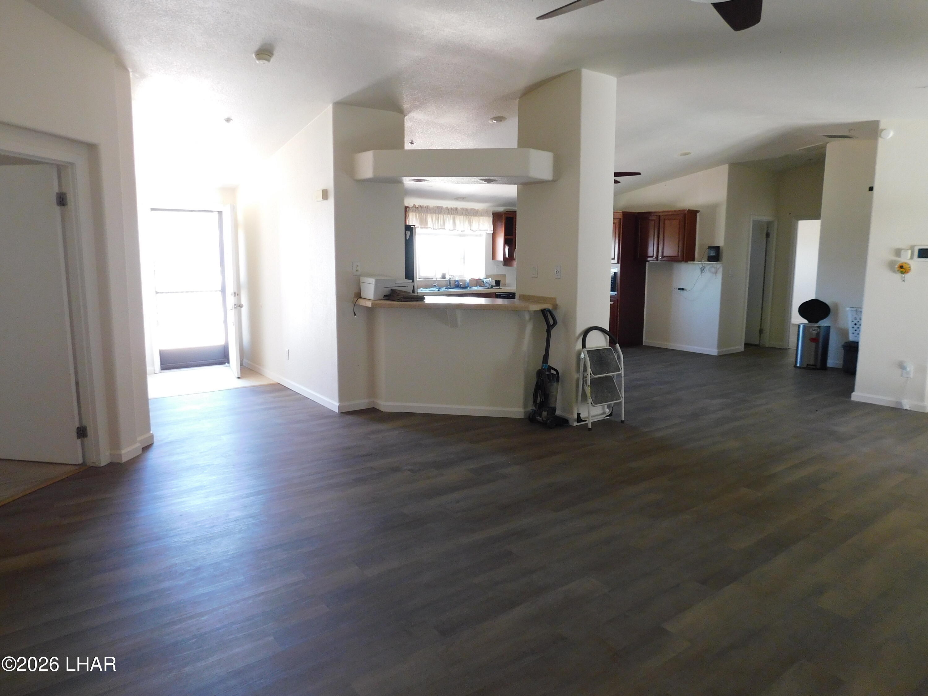 655 West Cowell Street Quartzsite, AZ 85346 - Photo 9 of 37 Living room to front door
