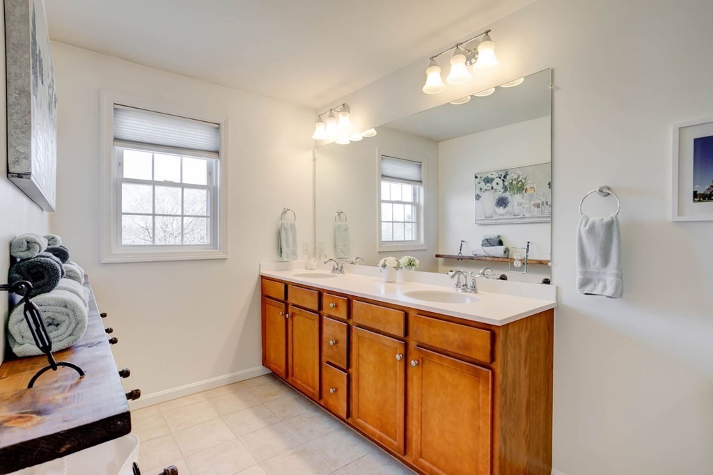 31 Jacob Way, Unit 31 Reading, MA 01867 - Photo 30 of 42 a bathroom with a sink and a bathtub