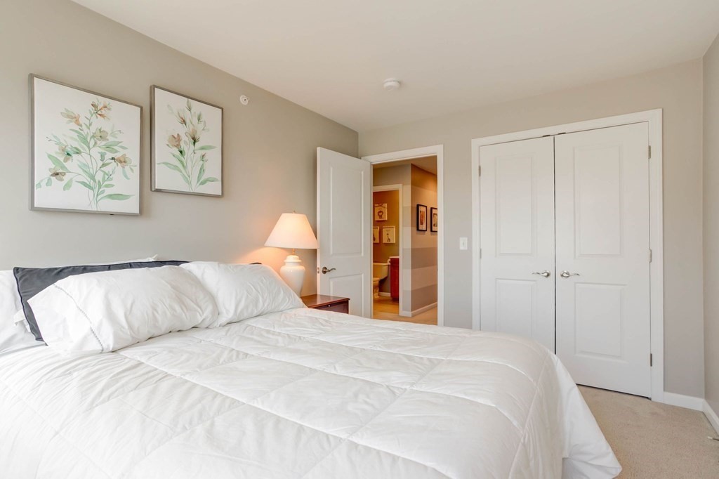 31 Jacob Way, Unit 31 Reading, MA 01867 - Photo 38 of 42 a bedroom with a large bed and a window