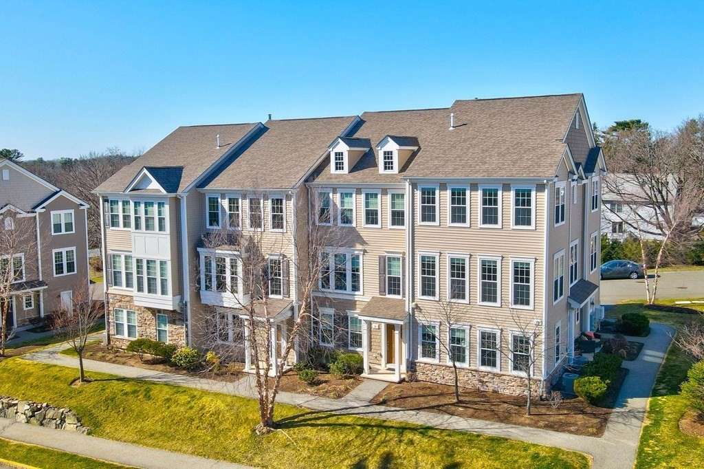 31 Jacob Way, Unit 31 Reading, MA 01867 - Photo 39 of 42 a front view of a building with swimming pool