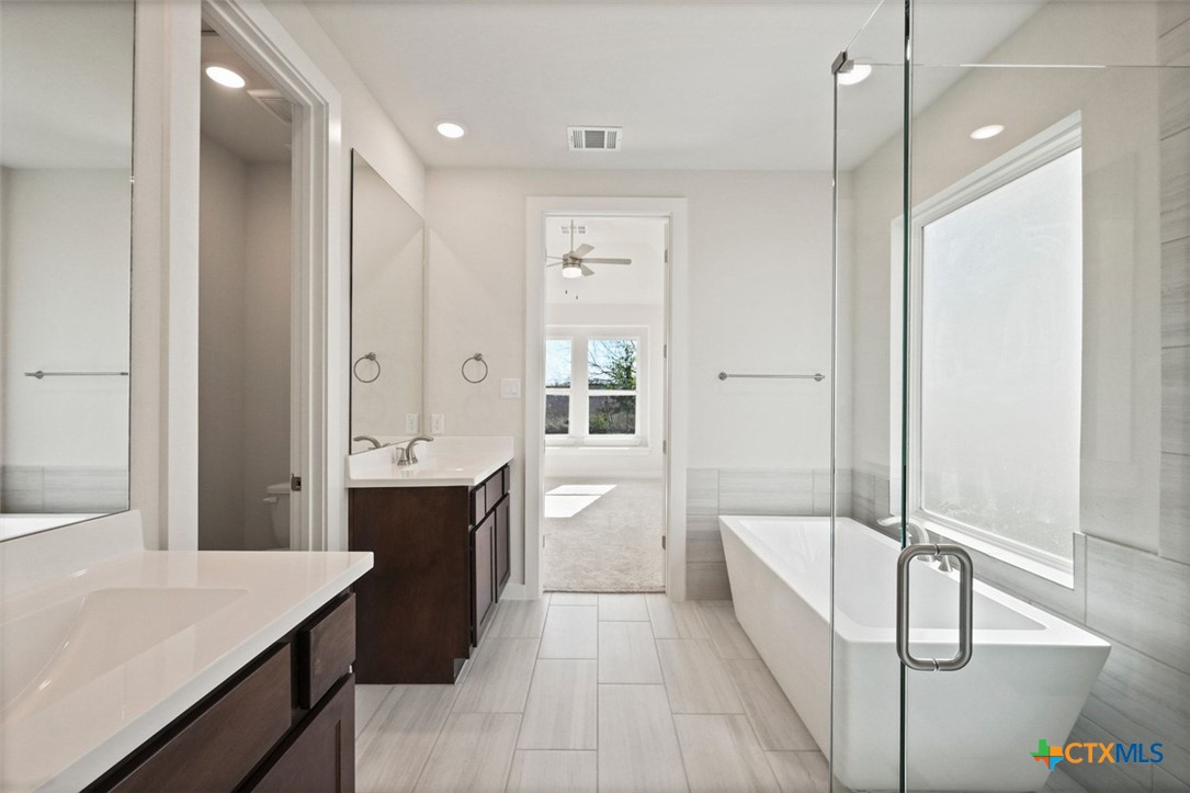 11922 Lofted Bloom Schertz, TX 78154 - Photo 13 of 27 Primary Bathroom