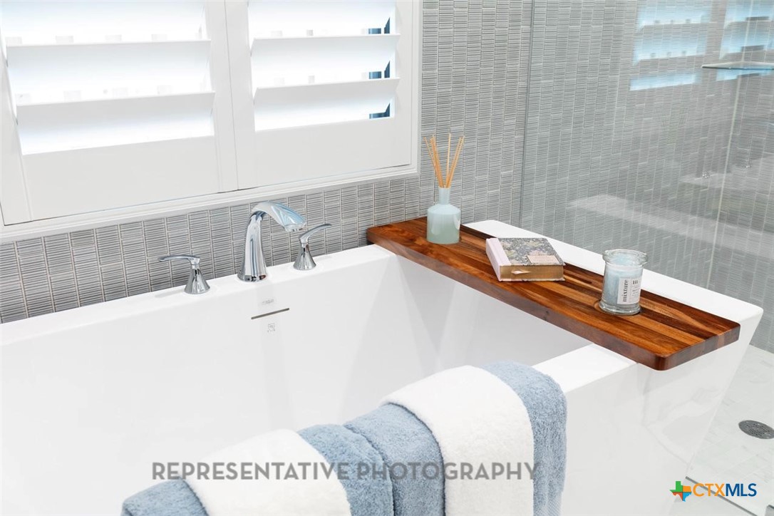 11922 Lofted Bloom Schertz, TX 78154 - Photo 14 of 32 Primary Bathroom