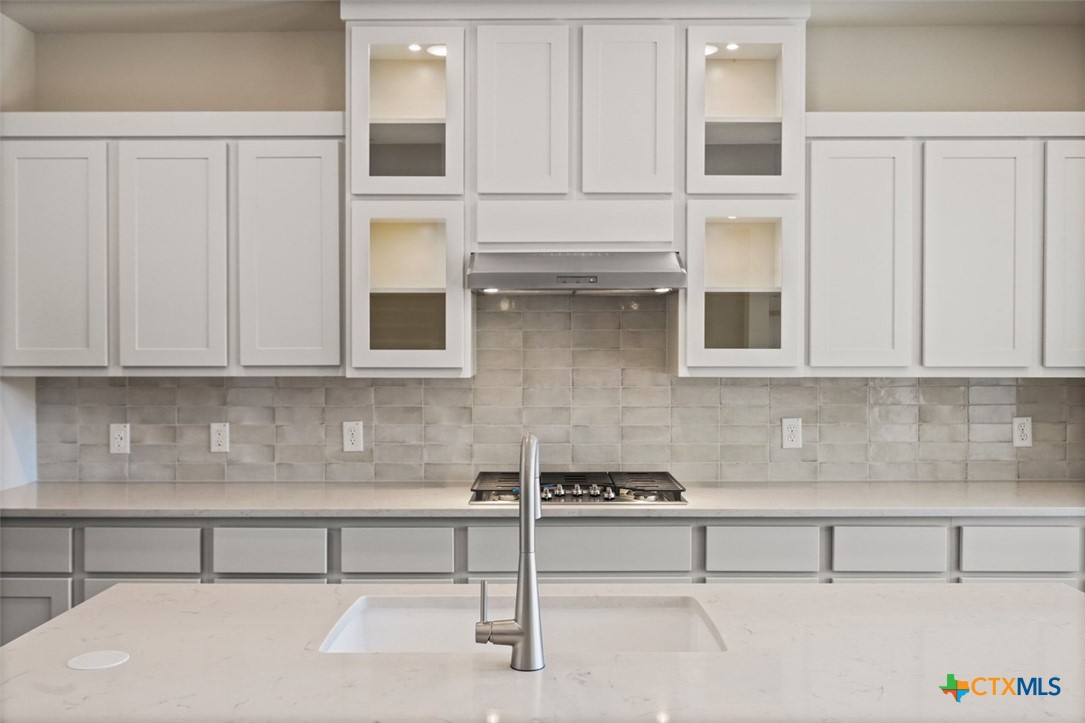 11922 Lofted Bloom Schertz, TX 78154 - Photo 3 of 27 Kitchen