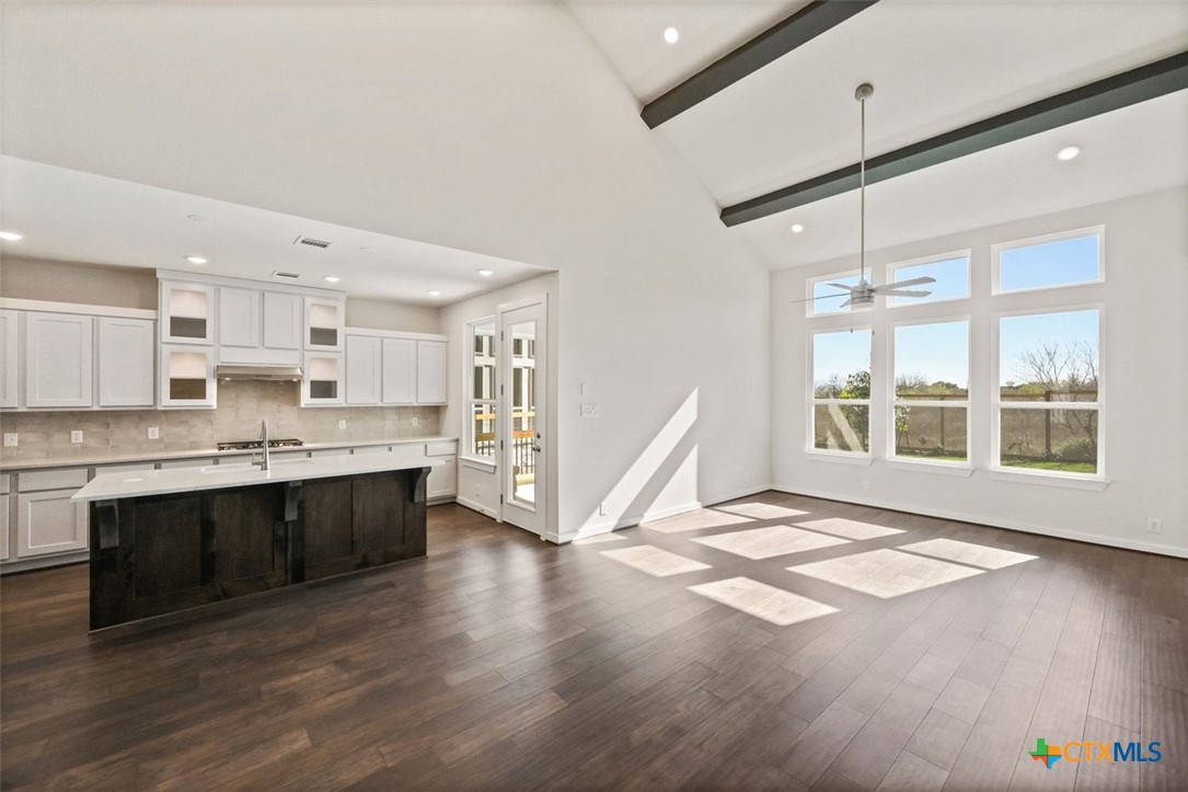 11922 Lofted Bloom Schertz, TX 78154 - Photo 6 of 27 Family Room