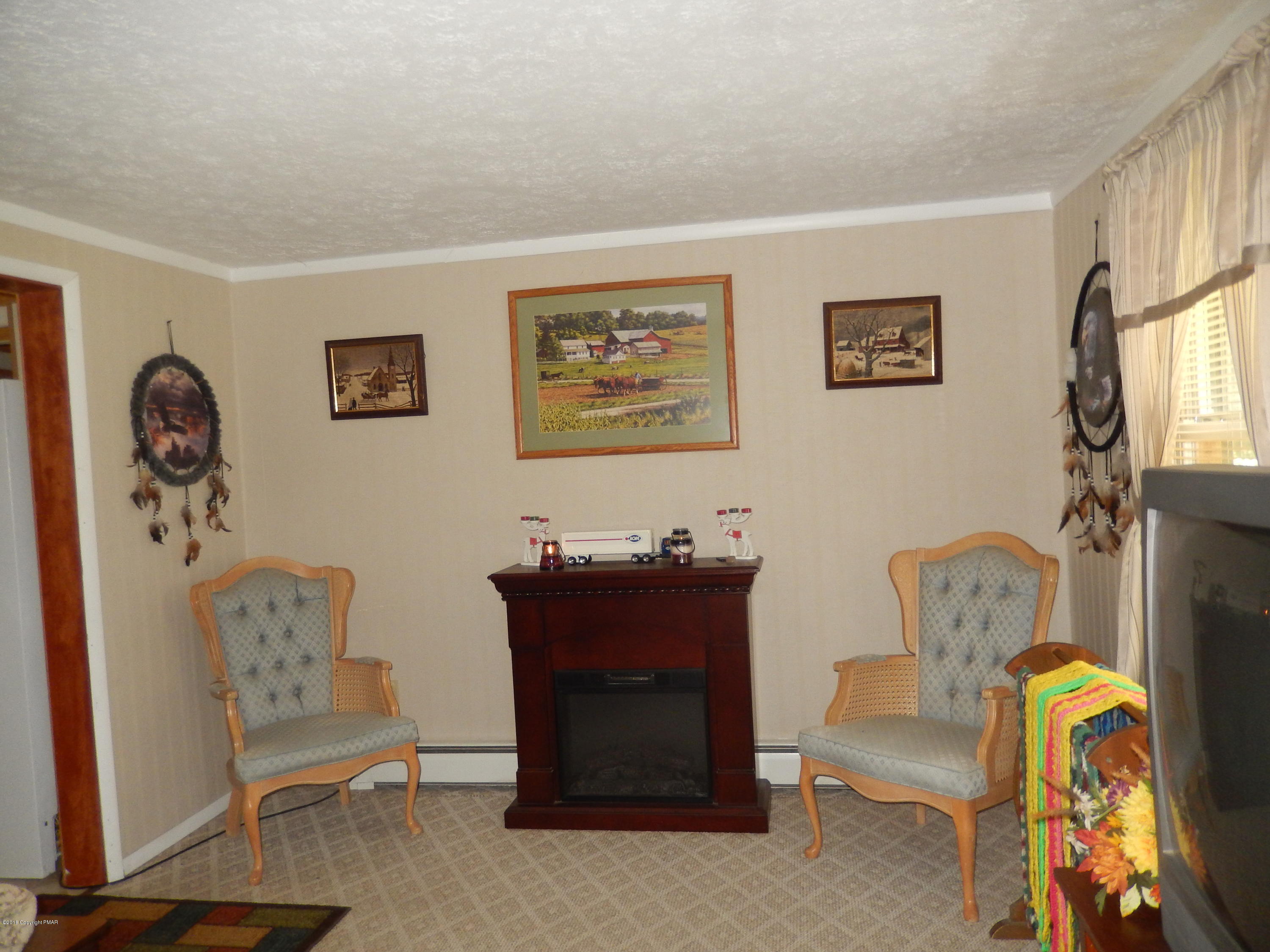 3 Old Post Road Tobyhanna, PA 18466 - Photo 3 of 32 Living Room