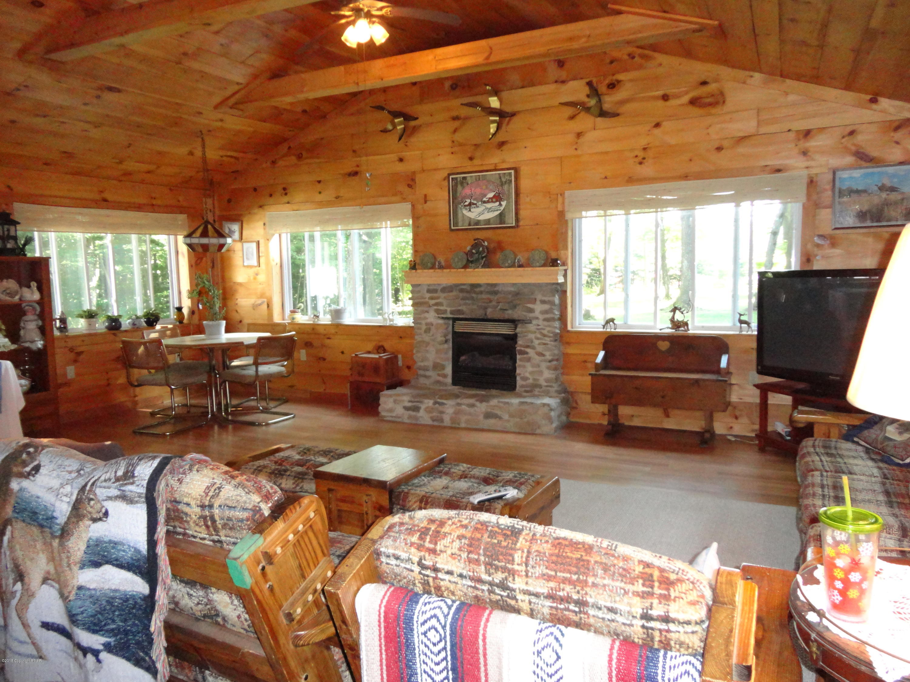 3 Old Post Road Tobyhanna, PA 18466 - Photo 9 of 32 Great Room
