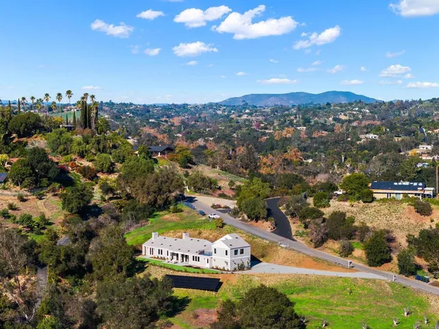$1,399,900 | 2747 VĆa Del Robles, Fallbrook, CA 92028