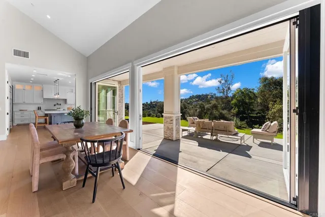 $1,399,900 | 2747 VĆa Del Robles, Fallbrook, CA 92028