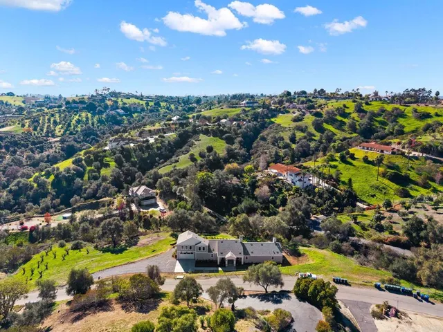 $1,399,900 | 2747 VĆa Del Robles, Fallbrook, CA 92028