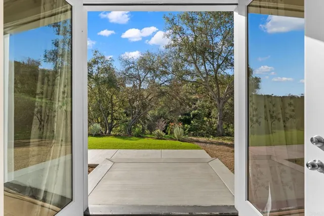 $1,399,900 | 2747 VĆa Del Robles, Fallbrook, CA 92028