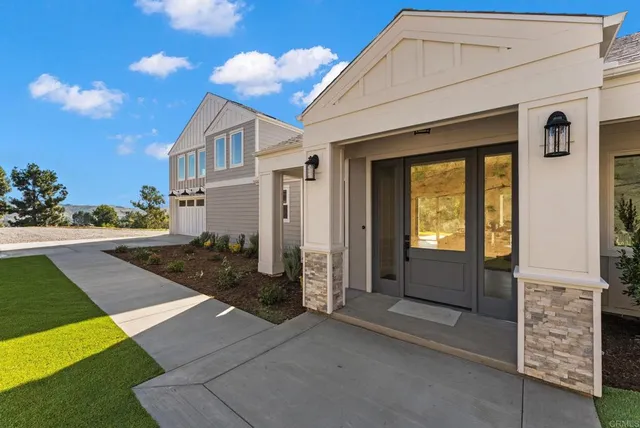 $1,399,900 | 2747 VĆa Del Robles, Fallbrook, CA 92028