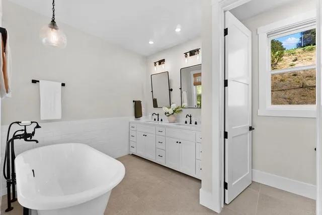 $1,399,900 | 2747 VĆa Del Robles, Fallbrook, CA 92028