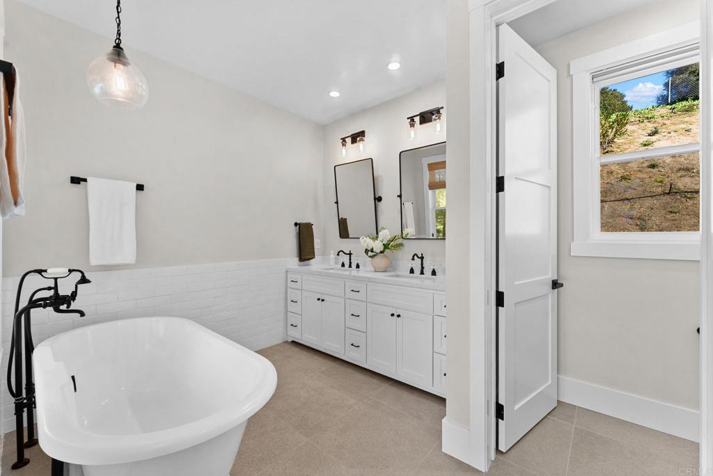 2747 Vía Del Robles Fallbrook, CA 92028 - Photo 32 of 56