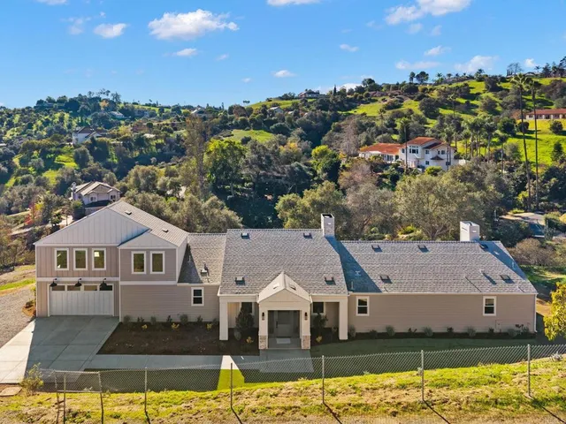 $1,399,900 | 2747 VĆa Del Robles, Fallbrook, CA 92028