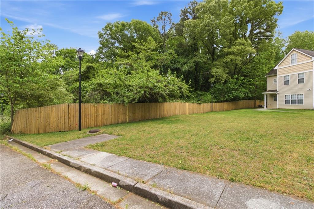 1081 Estes Drive Southwest, Unit 504 Atlanta, GA 30310 - Photo 30 of 32 a backyard of a house with lots of green space