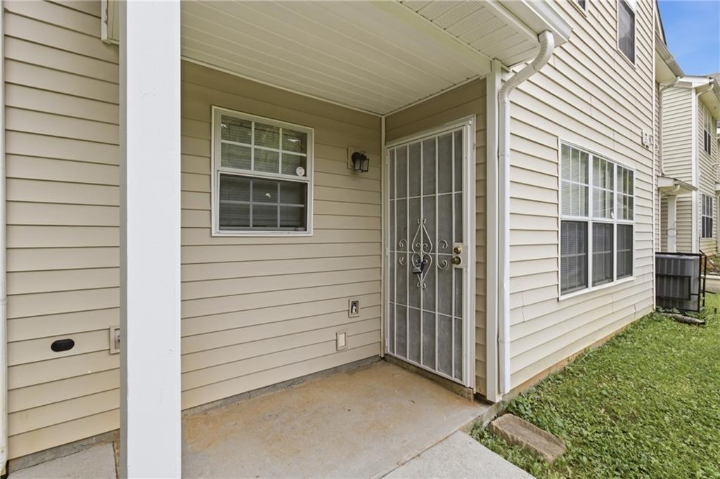 1081 Estes Drive Southwest, Unit 504 Atlanta, GA 30310 - Photo 31 of 32 a view of a house with a wooden fence