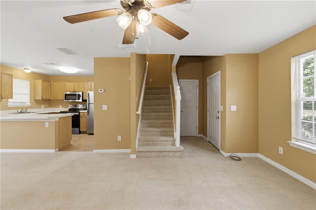 1081 Estes Drive Southwest, Unit 504 Atlanta, GA 30310 - Photo 5 of 32 a view of an empty room with a kitchen
