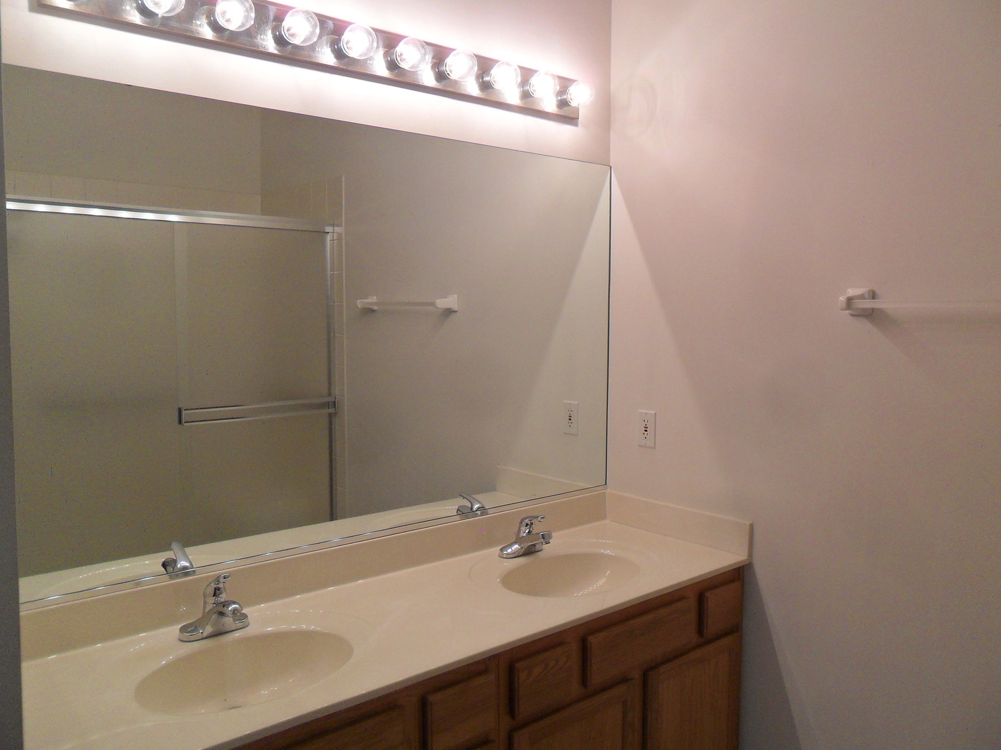 678 Cadillac Circle Romeoville, IL 60446 - Photo 13 of 19 a bathroom with a sink and a mirror