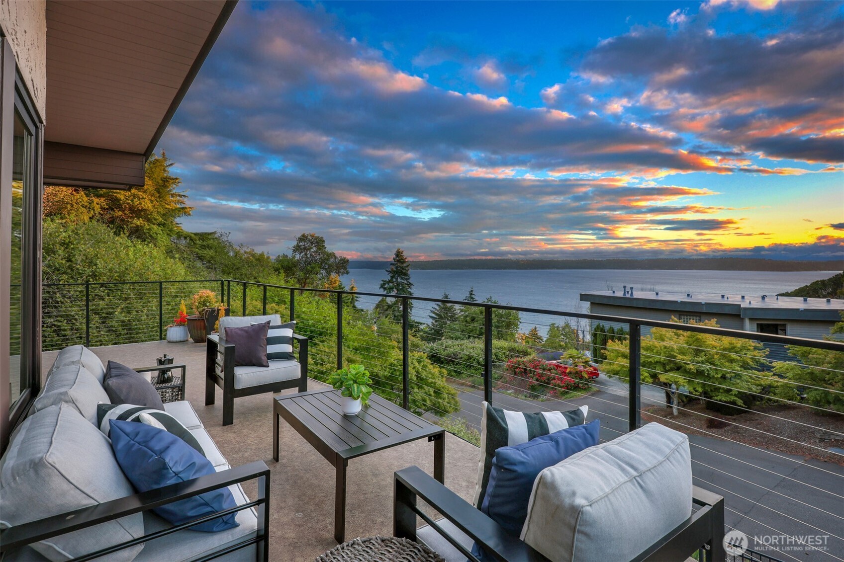 10960 39th Avenue Southwest Seattle, WA 98146 - Photo 4 of 35
