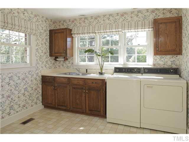 5704 Castlebrook Drive Raleigh, NC 27604 - Photo 13 of 25 Gallery Image 13