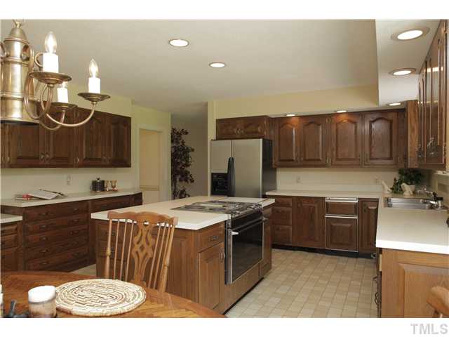 5704 Castlebrook Drive Raleigh, NC 27604 - Photo 6 of 25 Gallery Image 6