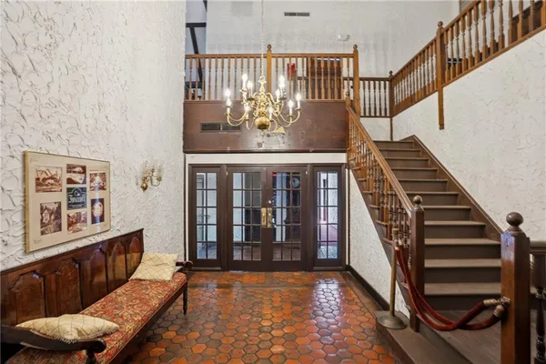 a view of entryway with a front door