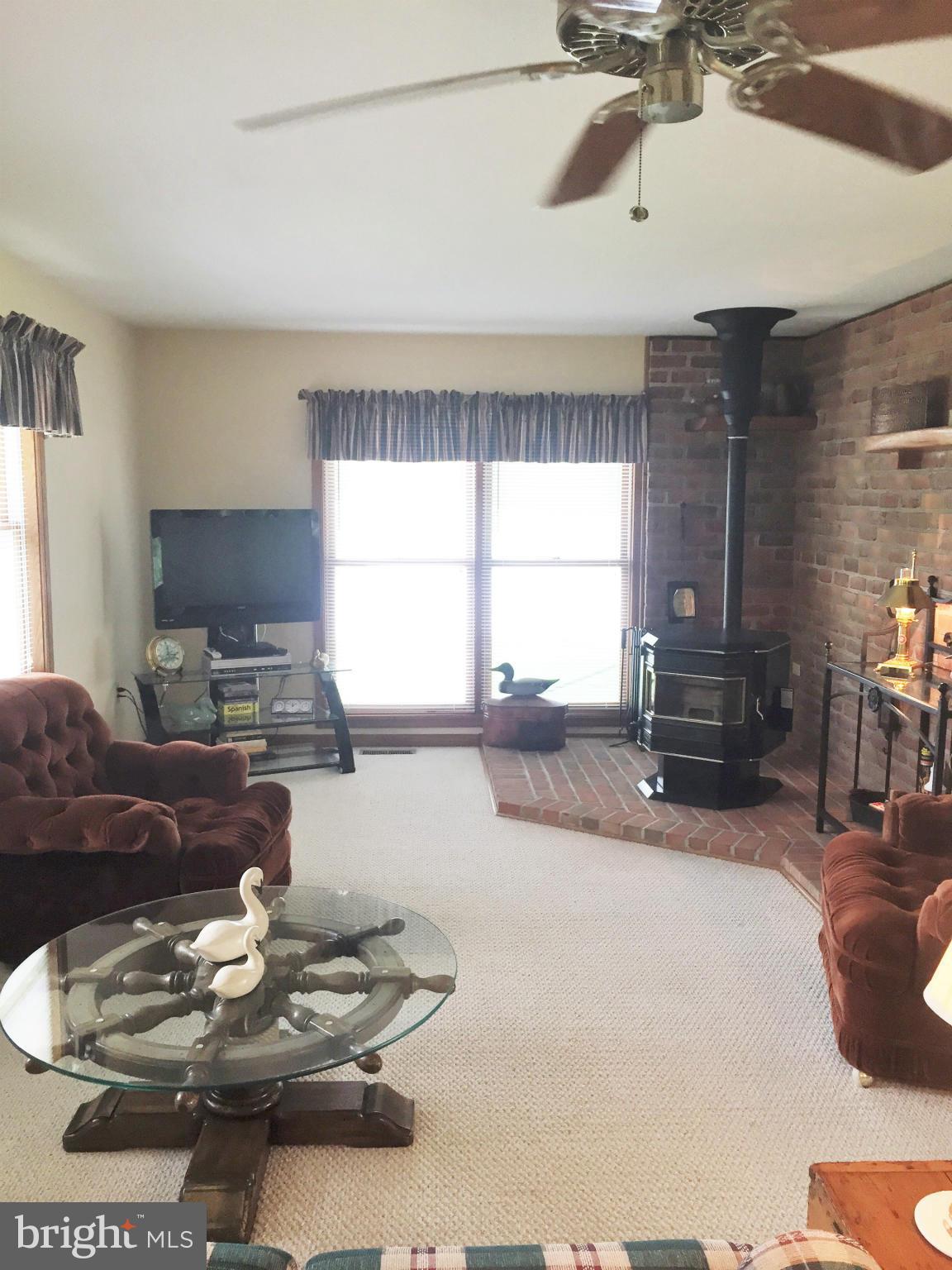 1015 Hudson Road Cambridge, MD 21613 - Photo 7 of 29 Living Room