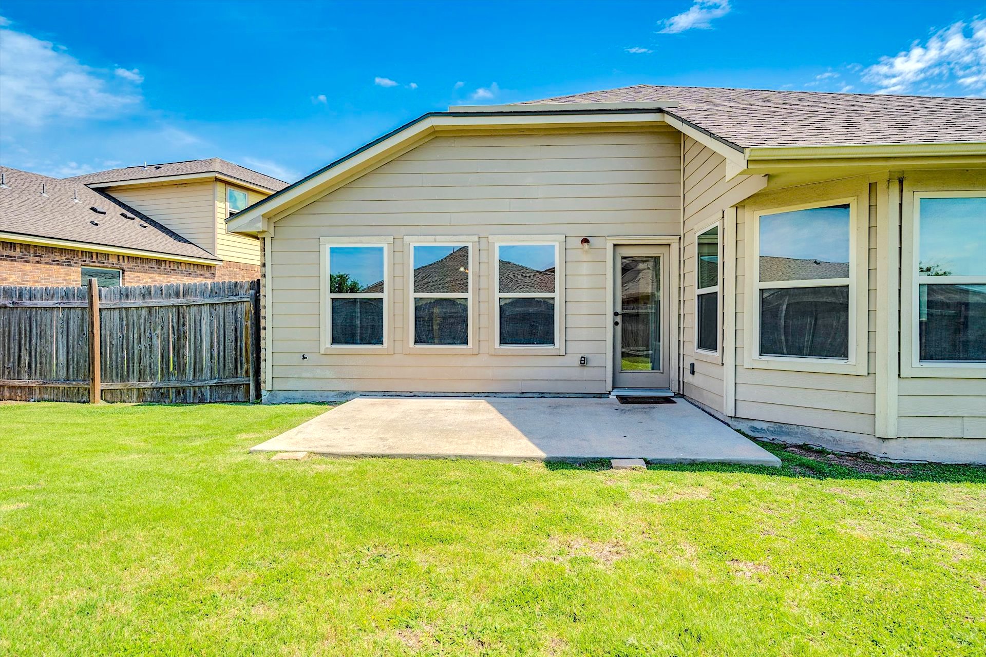 16829 Ruggio Road Pflugerville, TX 78660 - Photo 27 of 40 a view of pool with yard