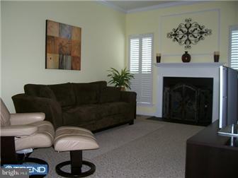 25 Windingbrook Road Bordentown, NJ 08505 - Photo 4 of 12 Family Room