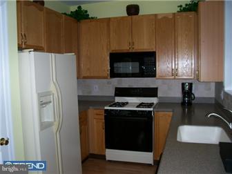 25 Windingbrook Road Bordentown, NJ 08505 - Photo 5 of 12 Kitchen