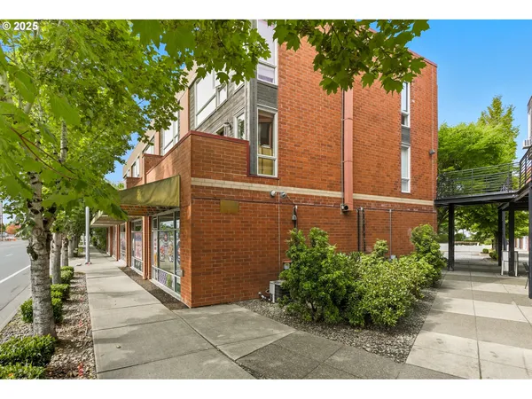 $279,000 | 17040 Southwest Whitley Way, Unit 201, Beaverton, OR 97006