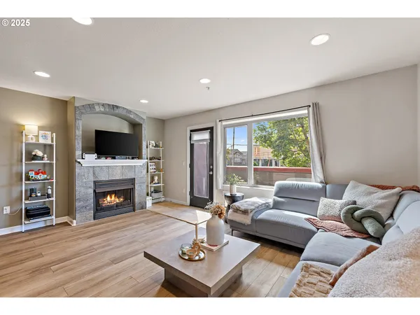 $279,000 | 17040 Southwest Whitley Way, Unit 201, Beaverton, OR 97006