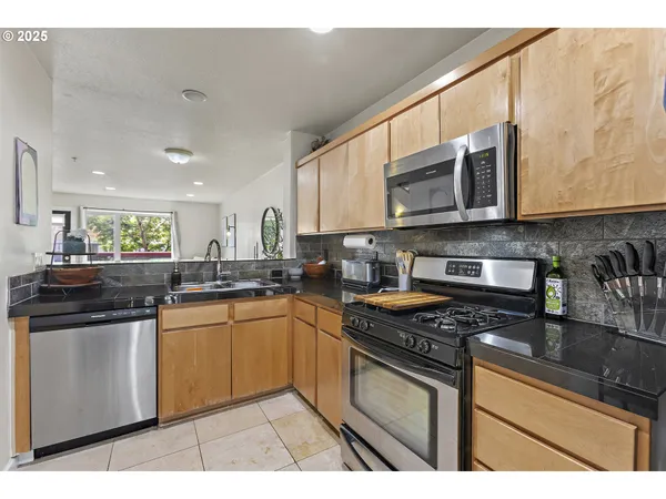 $279,000 | 17040 Southwest Whitley Way, Unit 201, Beaverton, OR 97006