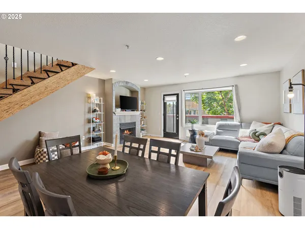 $279,000 | 17040 Southwest Whitley Way, Unit 201, Beaverton, OR 97006