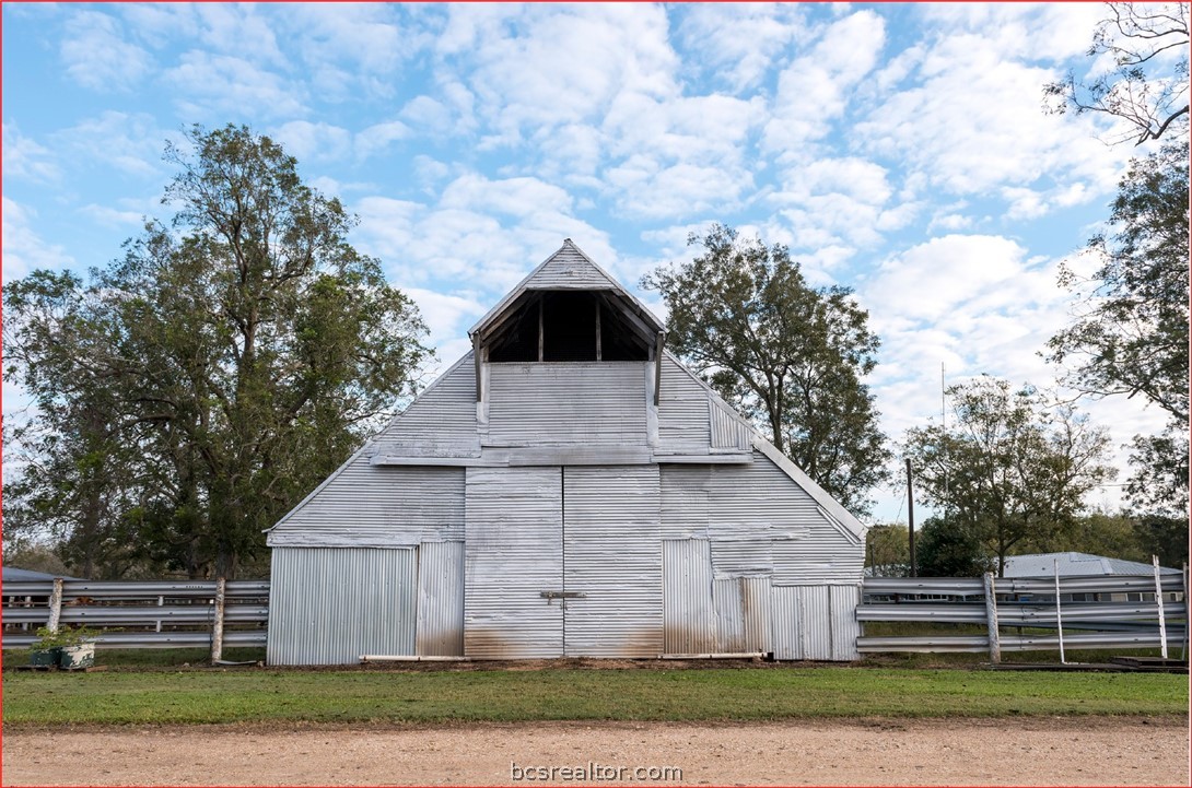 7654 County Road 121 Wharton, TX 77488 - Photo 28 of 39 a front view of a house with a yard
