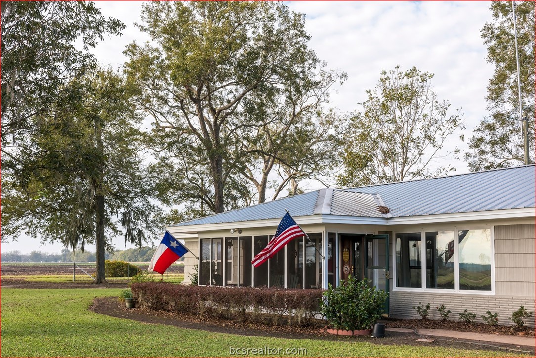 7654 County Road 121 Wharton, TX 77488 - Photo 6 of 39 a view of house with a yard