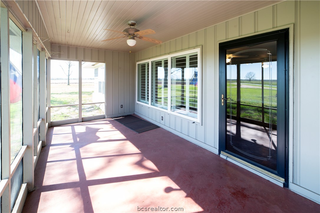 7654 County Road 121 Wharton, TX 77488 - Photo 7 of 39 a view of an entryway