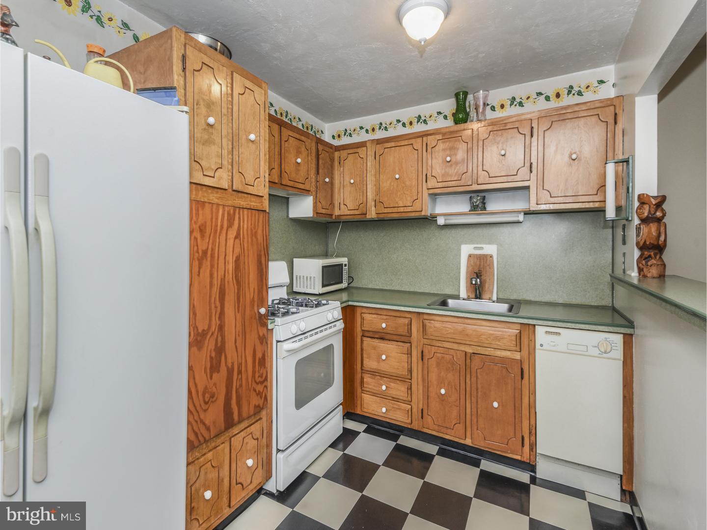 12618 Richton Road Philadelphia, PA 19154 - Photo 11 of 26 Kitchen