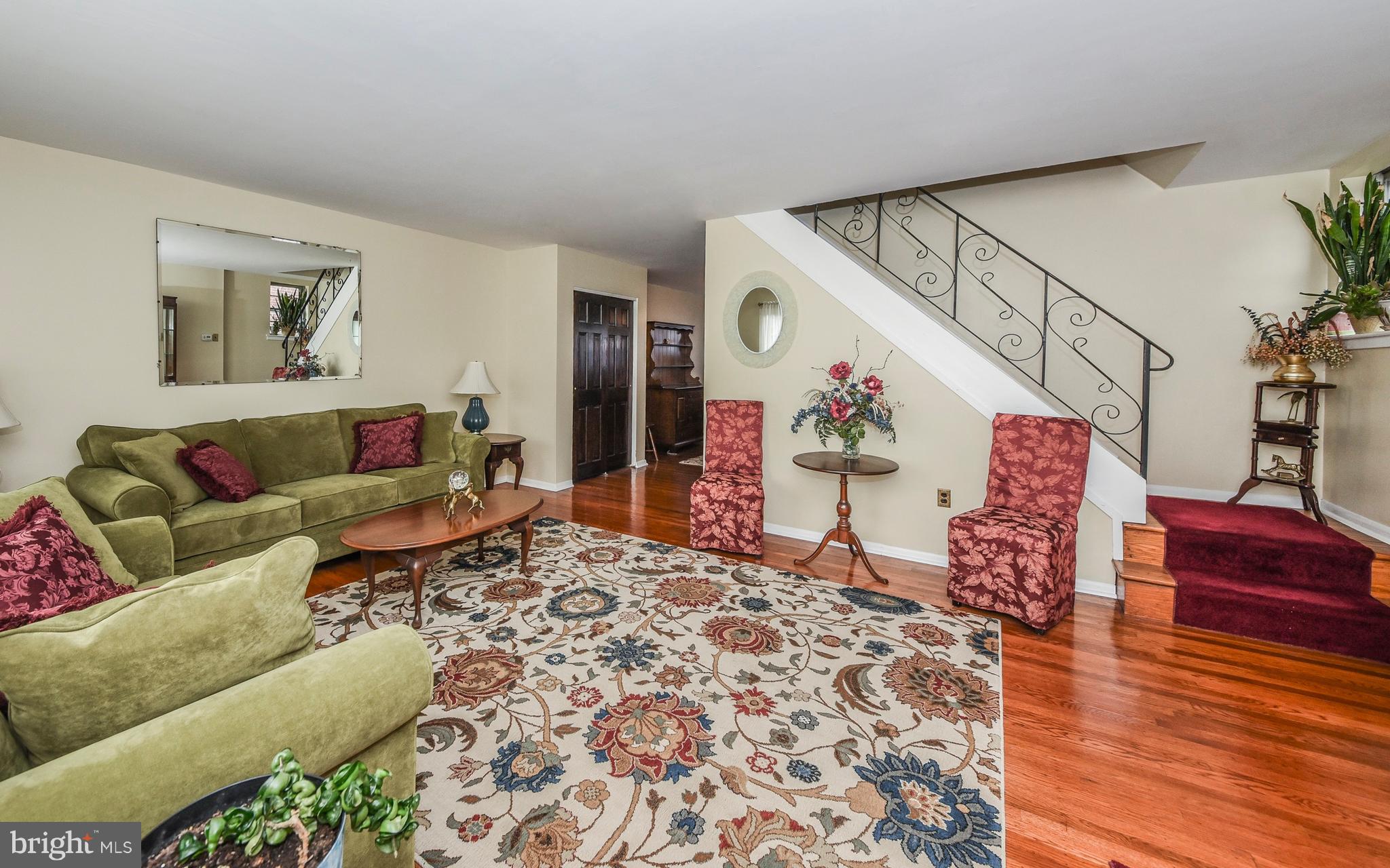 12618 Richton Road Philadelphia, PA 19154 - Photo 5 of 26 Living Room