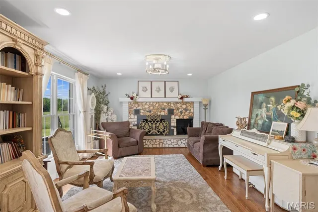 $799,500 | 10715 Calico Road, Richwoods, MO 63071