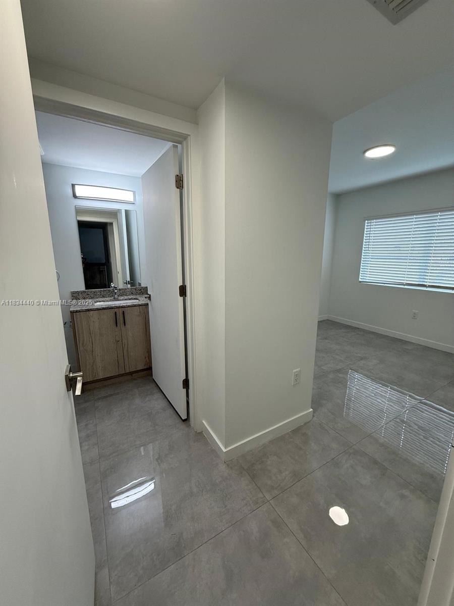 Golden Glades Miami, FL 33161 - Photo 8 of 11